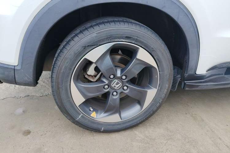Used Honda Vezel 2017 1.8L CVT Front-Wheel Drive Pioneer Edition Exterior 5