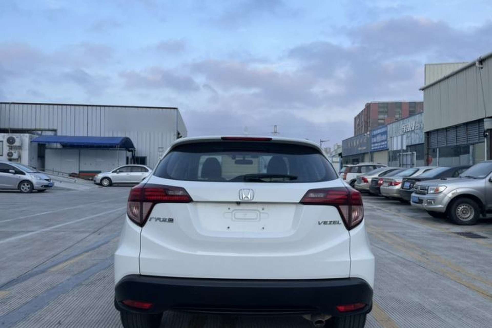 Used Honda Vezel 2017 1.8L CVT Front-Wheel Drive Pioneer Edition Exterior 6