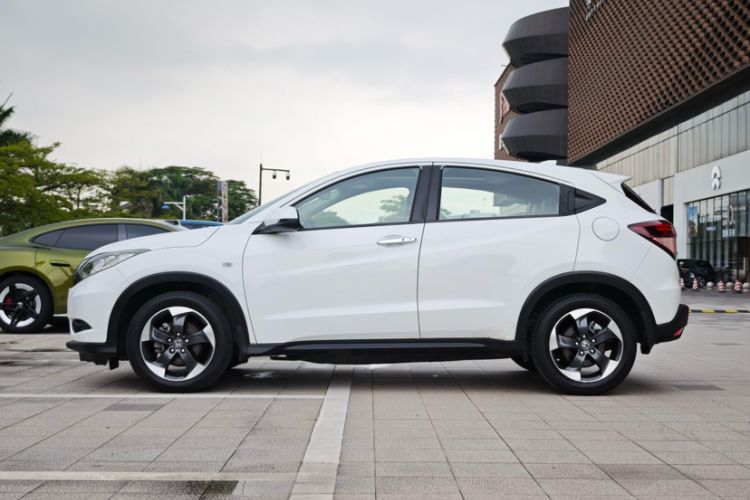 Used Honda Vezel 2017 1.8L CVT Front-Wheel Drive Pioneer Edition Exterior 6