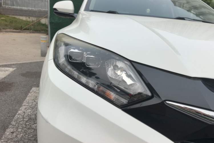 Used Honda Vezel 2017 1.8L CVT Front-Wheel Drive Pioneer Edition Exterior 6
