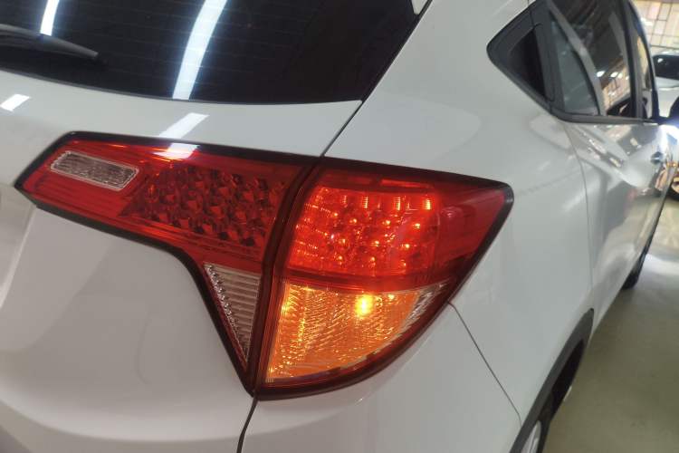 Used Honda Vezel 2017 1.5L CVT 2WD Comfort Model Exterior 6