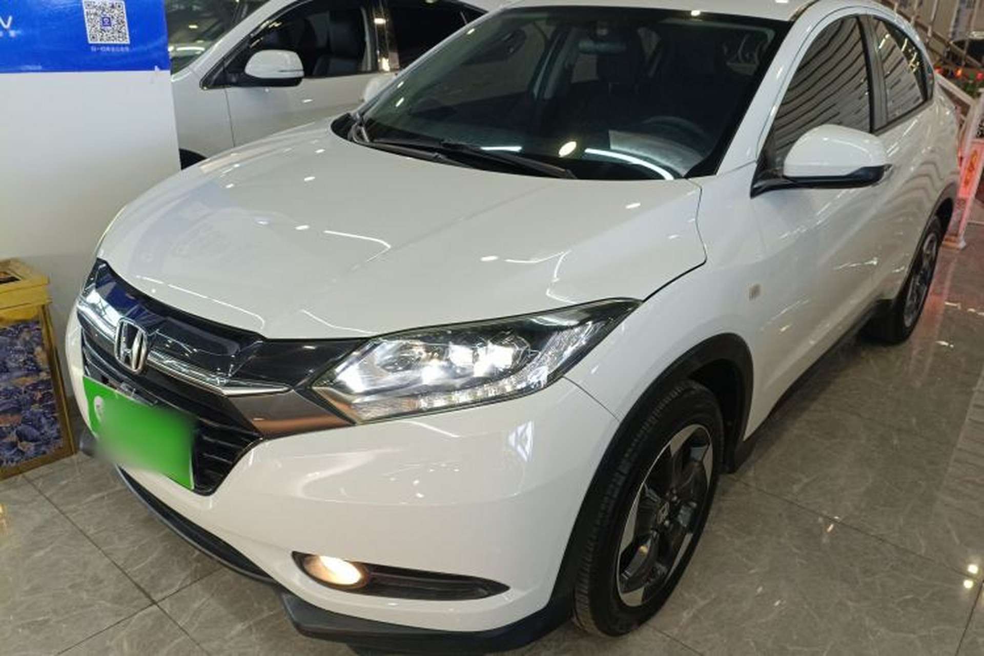 Used Honda Vezel 2017 1.8L CVT Front-Wheel Drive Pioneer Edition Front Left 45 Deg