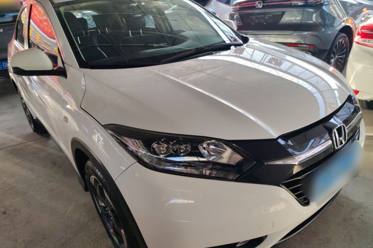 Used Honda Vezel 2017 1.8L CVT Front-Wheel Drive Pioneer Edition Front Right 45 Deg