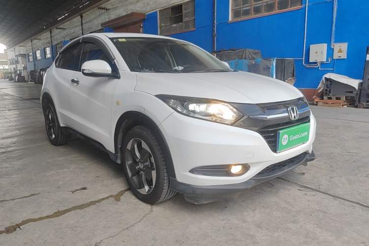 Used Honda Vezel 2017 1.8L CVT Front-Wheel Drive Pioneer Edition Front Right 45 Deg