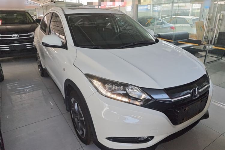 Used Honda Vezel 2017 1.8L CVT Front-Wheel Drive Pioneer Edition Front Right 45 Deg
