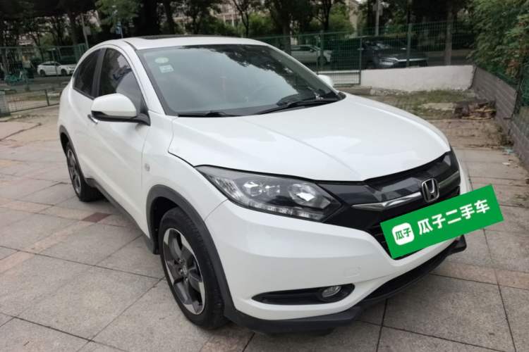 Used Honda Vezel 2017 1.8L CVT Front-Wheel Drive Pioneer Edition Front Right 45 Deg