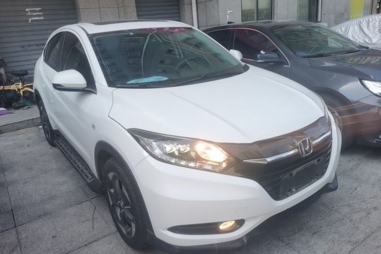 Used Honda Vezel 2017 1.8L CVT Front-Wheel Drive Pioneer Edition Front Right 45 Deg