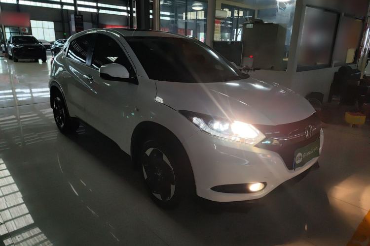 Used Honda Vezel 2017 1.8L CVT Front-Wheel Drive Pioneer Edition Front Right 45 Deg