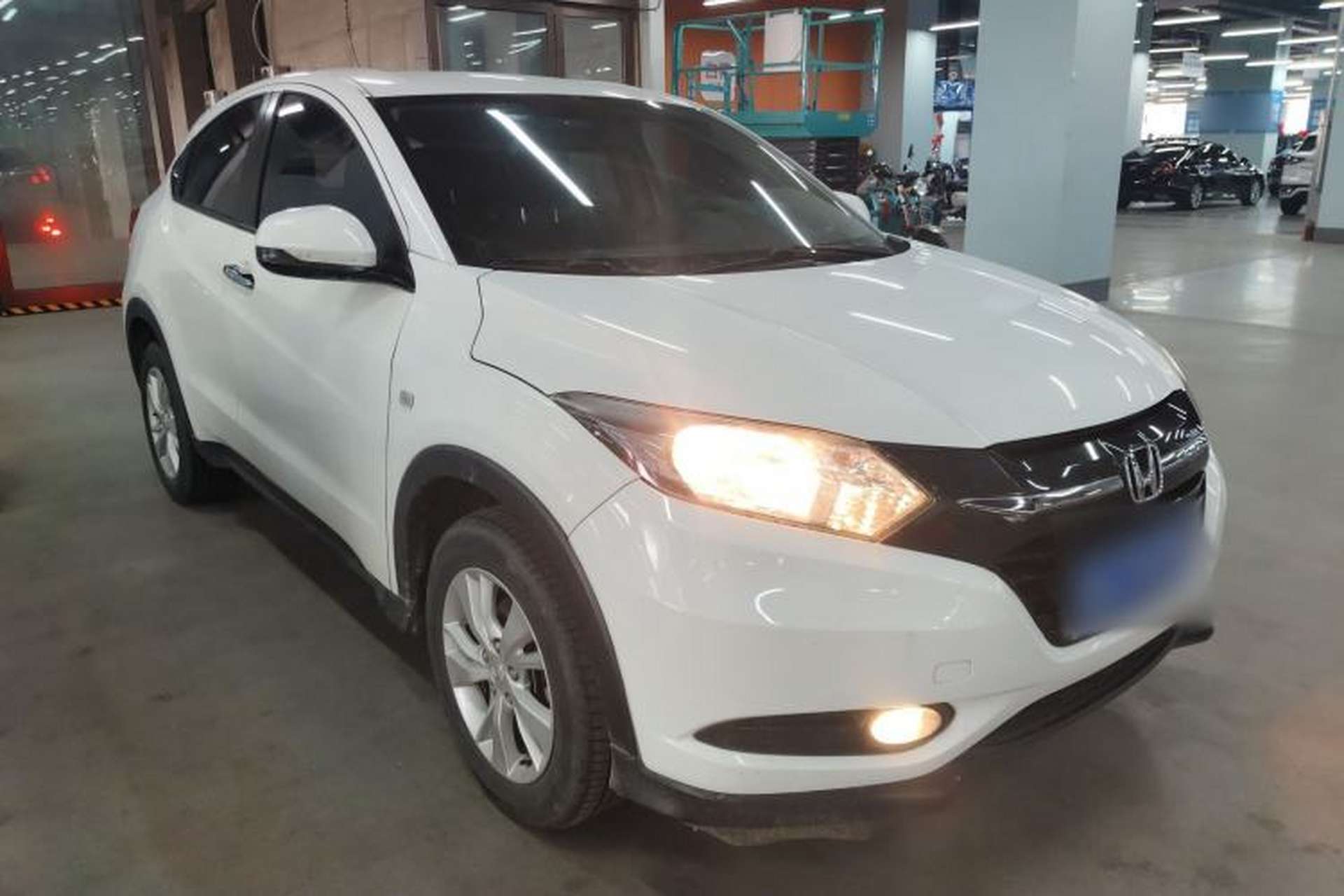 Used Honda Vezel 2017 1.5L CVT 2WD Comfort Model Front Right 45 Deg