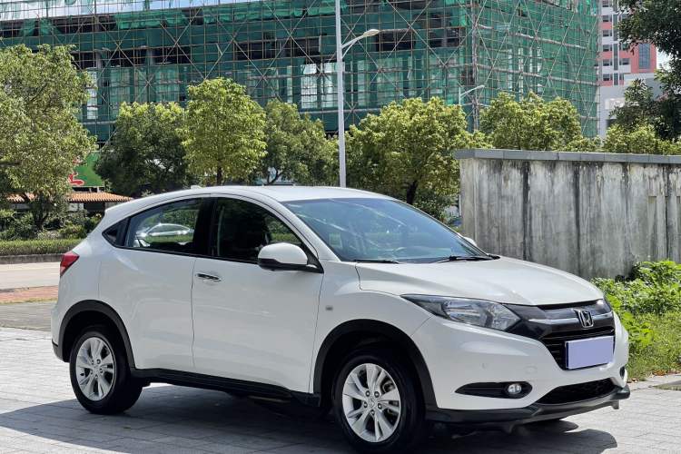 Used Honda Vezel 2017 1.5L CVT 2WD Comfort Model Front Right 45 Deg