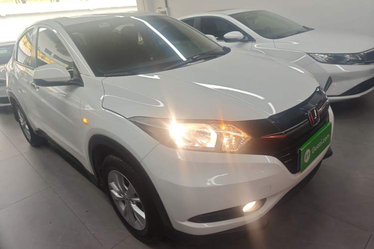 Used Honda Vezel 2017 1.5L CVT 2WD Comfort Model Front Right 45 Deg