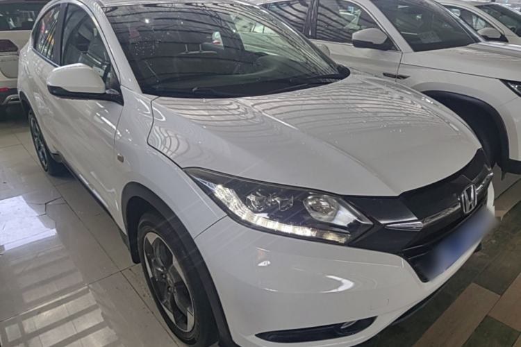 Used Honda Vezel 2017 1.8L CVT Front-Wheel Drive Pioneer Edition Front Right 45 Deg