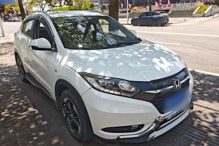 Used Honda Vezel 2017 1.8L CVT Front-Wheel Drive Pioneer Edition Front Right 45 Deg