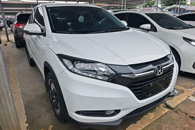Used Honda Vezel 2017 1.8L CVT Front-Wheel Drive Pioneer Edition Front Right 45 Deg