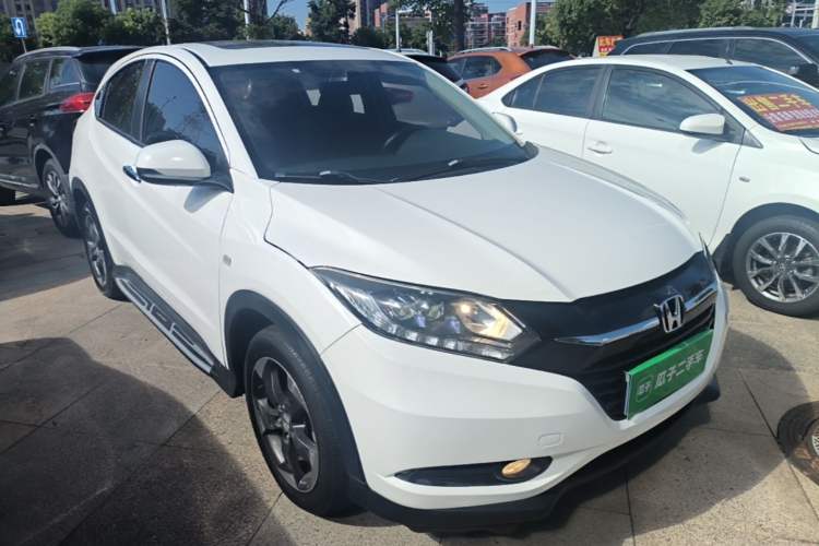 Used Honda Vezel 2017 1.8L CVT Front-Wheel Drive Pioneer Edition Front Right 45 Deg
