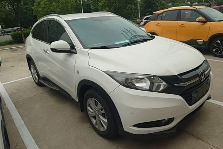 Used Honda Vezel 2017 1.5L CVT 2WD Comfort Model Front Right 45 Deg