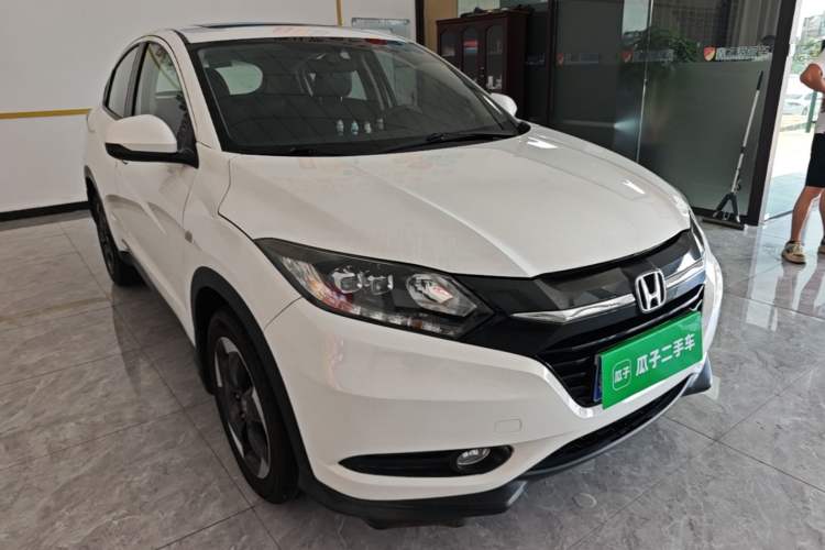 Used Honda Vezel 2017 1.8L CVT Front-Wheel Drive Pioneer Edition Front Right 45 Deg