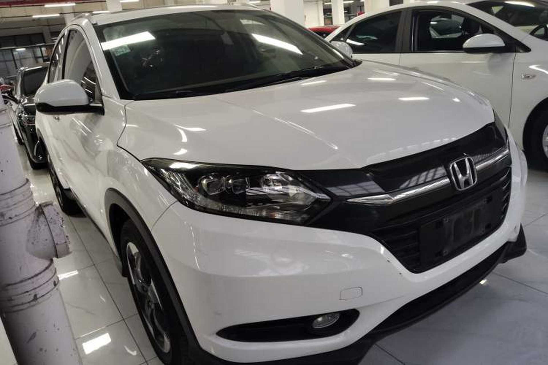 Used Honda Vezel 2017 1.8L CVT Two-Wheel Drive Luxury Model Front Right 45 Deg
