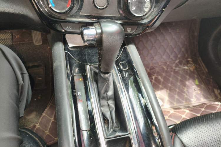 Used Honda Vezel 2017 1.5L CVT 2WD Comfort Model Gear Lever