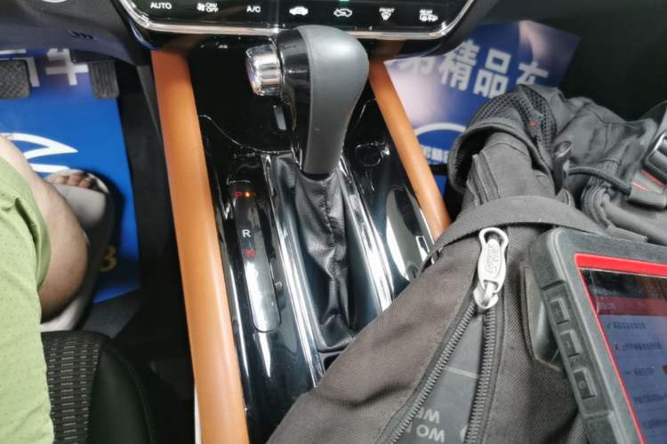 Used Honda Vezel 2017 1.8L CVT Two-Wheel Drive Luxury Model Gear Lever