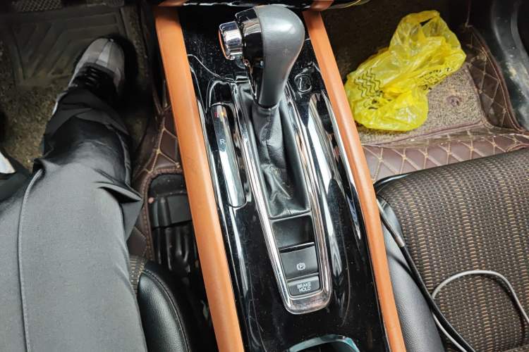 Used Honda Vezel 2017 1.8L CVT Two-Wheel Drive Luxury Model Gear Lever