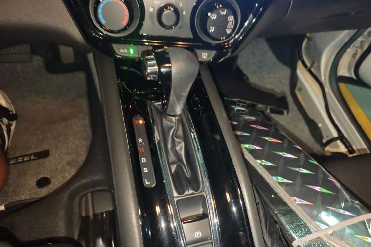 Used Honda Vezel 2017 1.5L CVT 2WD Comfort Model Gear Lever