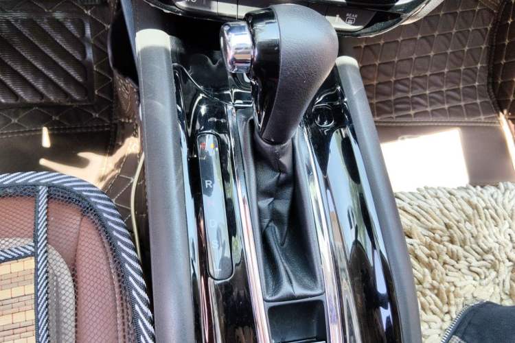 Used Honda Vezel 2017 1.8L CVT Front-Wheel Drive Pioneer Edition Gear Lever