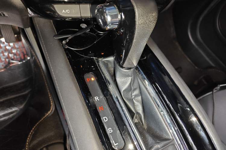 Used Honda Vezel 2017 1.5L CVT 2WD Comfort Model Gear Lever