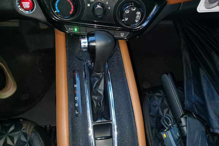 Used Honda Vezel 2017 1.8L CVT Front-Wheel Drive Pioneer Edition Gear Lever