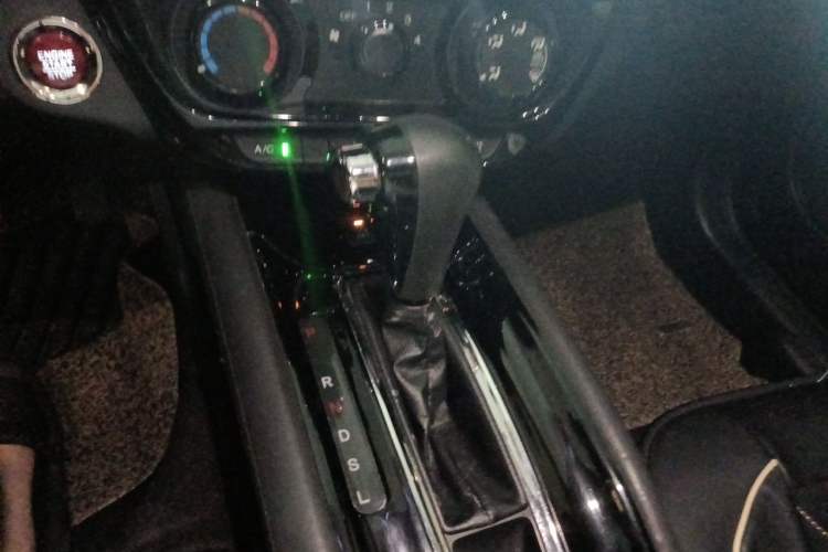 Used Honda Vezel 2017 1.8L CVT Front-Wheel Drive Pioneer Edition Gear Lever