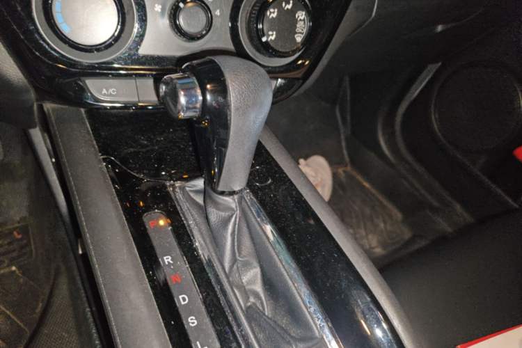 Used Honda Vezel 2017 1.5L CVT 2WD Comfort Model Gear Lever