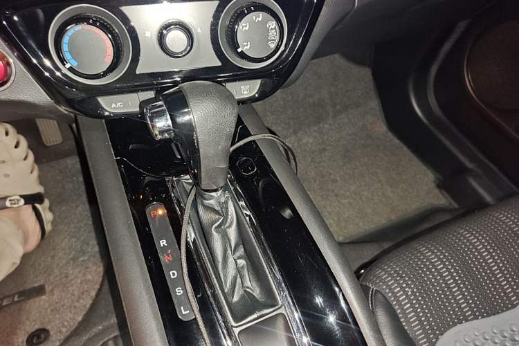 Used Honda Vezel 2017 1.8L CVT Front-Wheel Drive Pioneer Edition Gear Lever