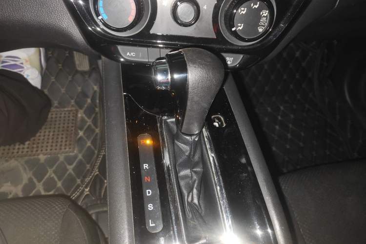 Used Honda Vezel 2017 1.5L CVT 2WD Comfort Model Gear Lever
