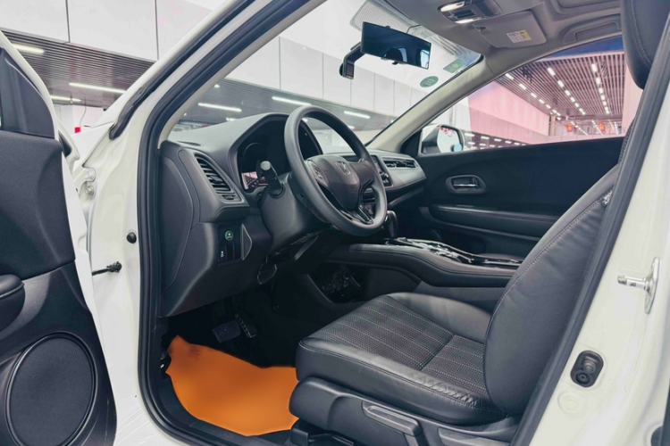 Used Honda Vezel 2017 1.8L CVT Front-Wheel Drive Pioneer Edition Interior 1