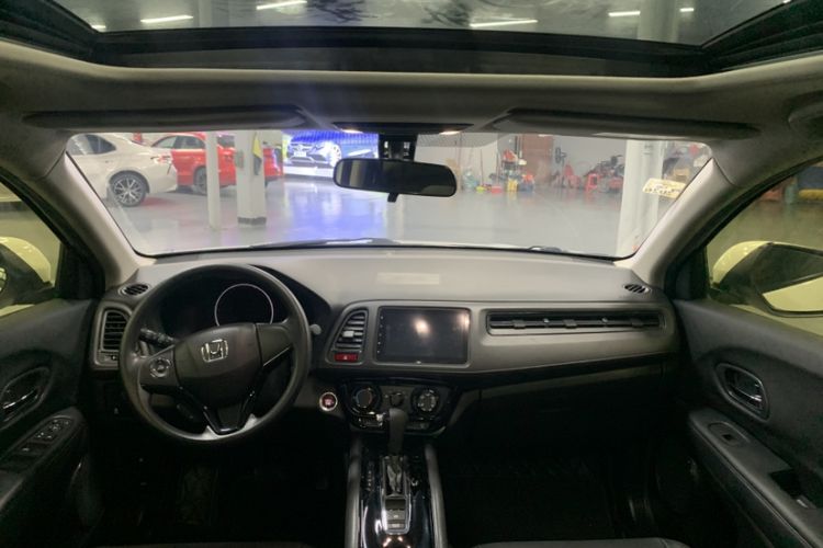 Used Honda Vezel 2017 1.8L CVT Front-Wheel Drive Pioneer Edition Interior 1