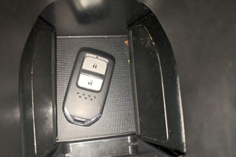 Used Honda Vezel 2017 1.8L CVT Front-Wheel Drive Pioneer Edition Interior 1