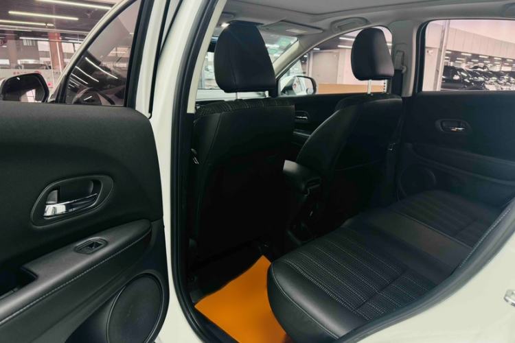 Used Honda Vezel 2017 1.8L CVT Front-Wheel Drive Pioneer Edition Interior 2