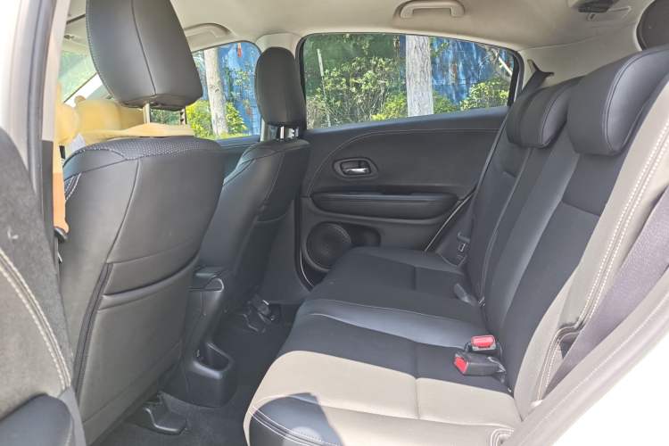 Used Honda Vezel 2017 1.5L CVT 2WD Comfort Model Interior 2