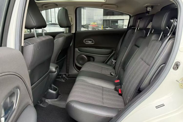 Used Honda Vezel 2017 1.8L CVT Two-Wheel Drive Luxury Model Interior 2