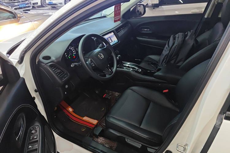 Used Honda Vezel 2017 1.8L CVT Front-Wheel Drive Pioneer Edition Interior 3