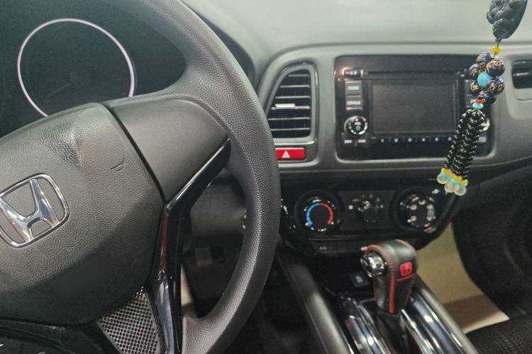 Used Honda Vezel 2017 1.8L CVT Front-Wheel Drive Pioneer Edition Interior 3