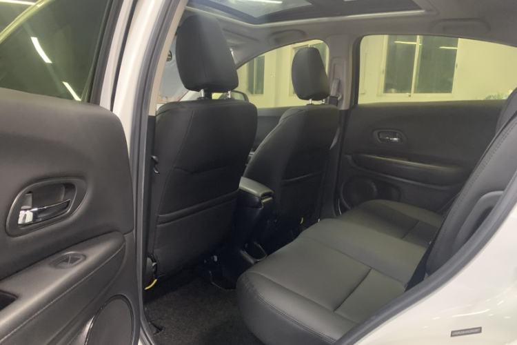 Used Honda Vezel 2017 1.8L CVT Front-Wheel Drive Pioneer Edition Interior 3