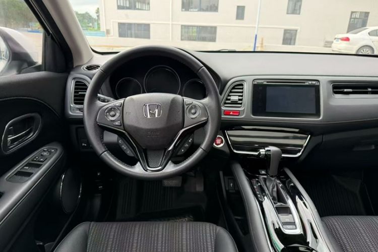 Used Honda Vezel 2017 1.8L CVT Two-Wheel Drive Luxury Model Interior 3