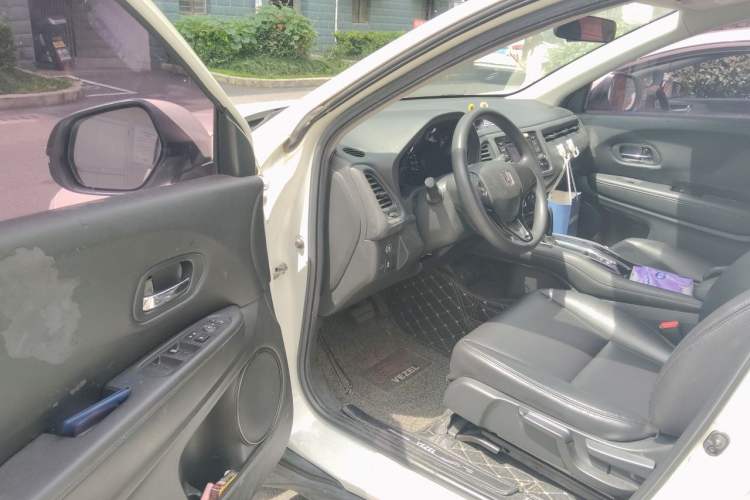 Used Honda Vezel 2017 1.5L CVT 2WD Comfort Model Interior 3