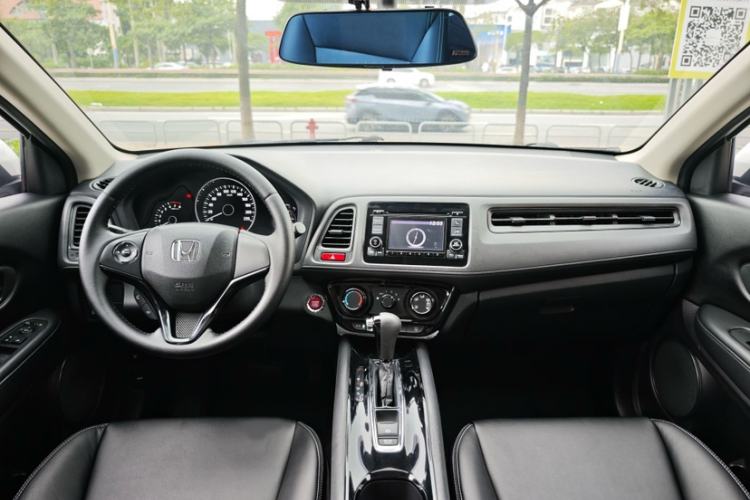 Used Honda Vezel 2017 1.8L CVT Front-Wheel Drive Pioneer Edition Interior 3