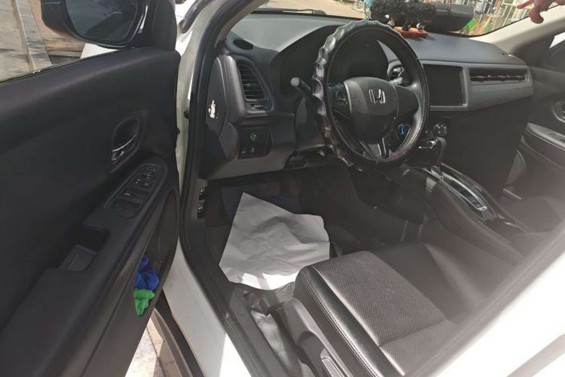 Used Honda Vezel 2017 1.5L CVT 2WD Comfort Model Interior 3