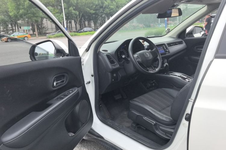 Used Honda Vezel 2017 1.8L CVT Front-Wheel Drive Pioneer Edition Interior 3
