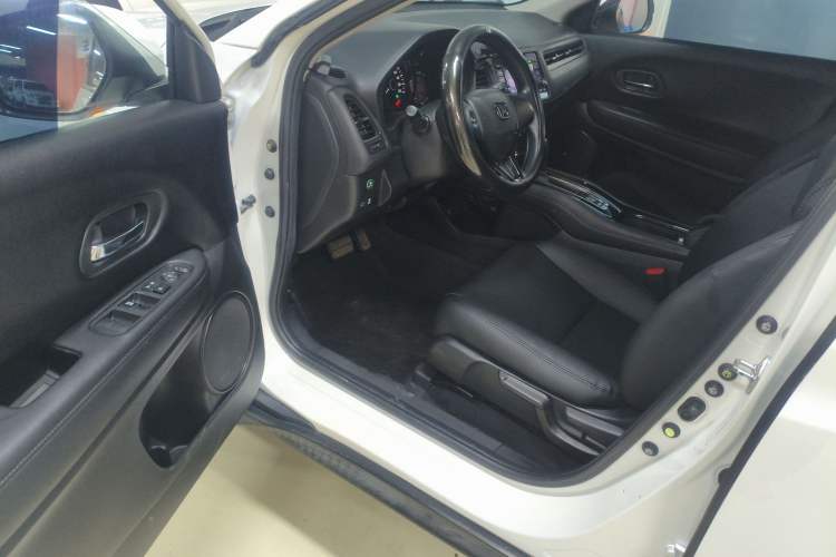 Used Honda Vezel 2017 1.5L CVT 2WD Comfort Model Interior 3