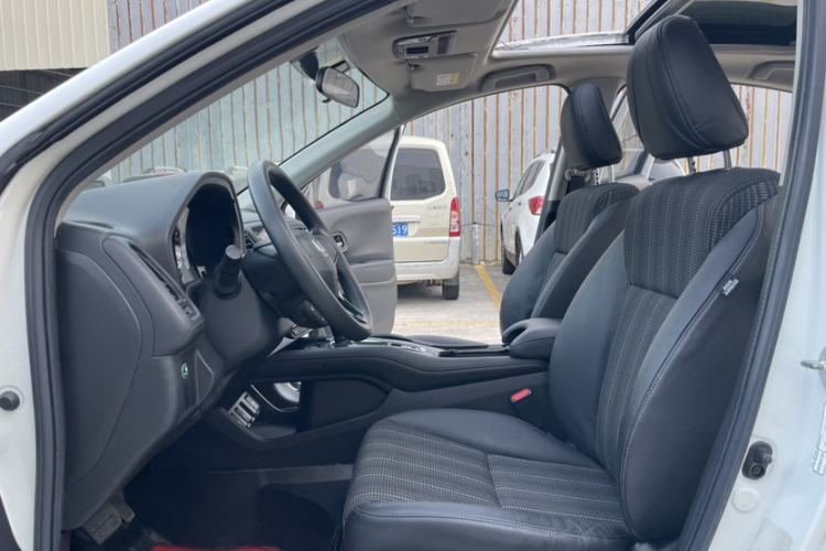 Used Honda Vezel 2017 1.8L CVT Front-Wheel Drive Pioneer Edition Interior 4