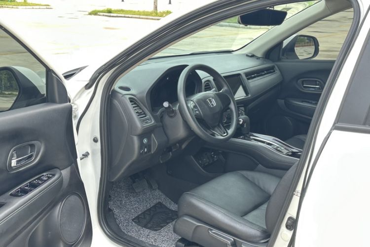Used Honda Vezel 2017 1.5L CVT 2WD Comfort Model Interior 4